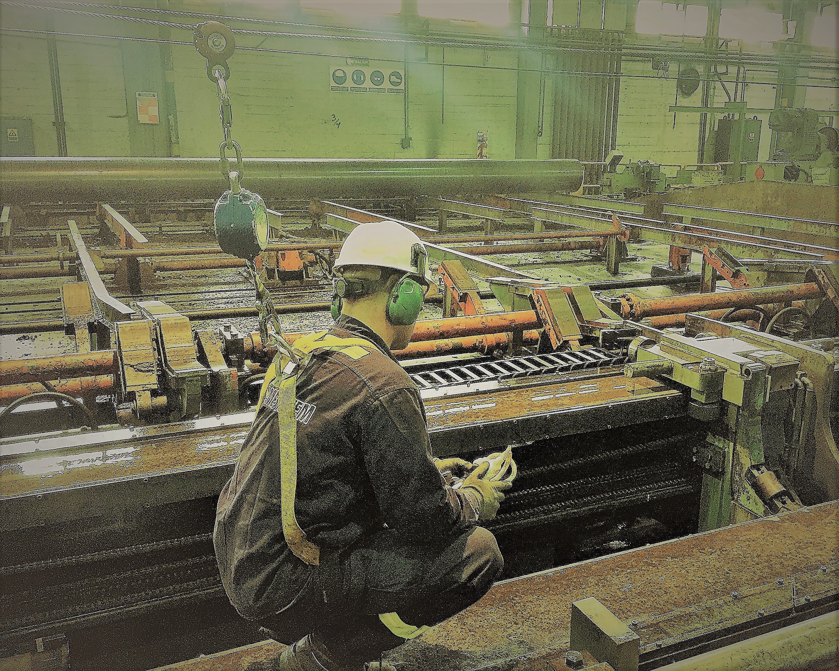 Operario en el techo