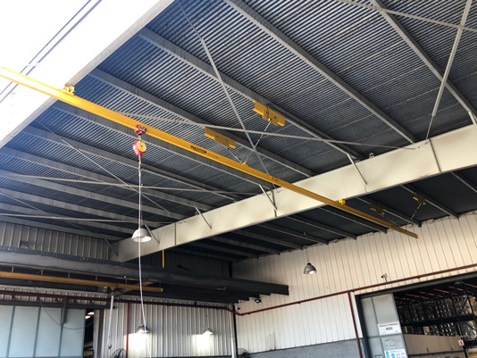 Operario en el techo